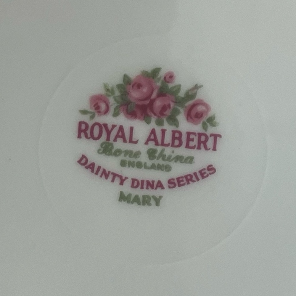 Dainty Dina “Mary” by Royal Albert Bone China Made in England Tea Cup and Saucer - Picture 5 of 5
